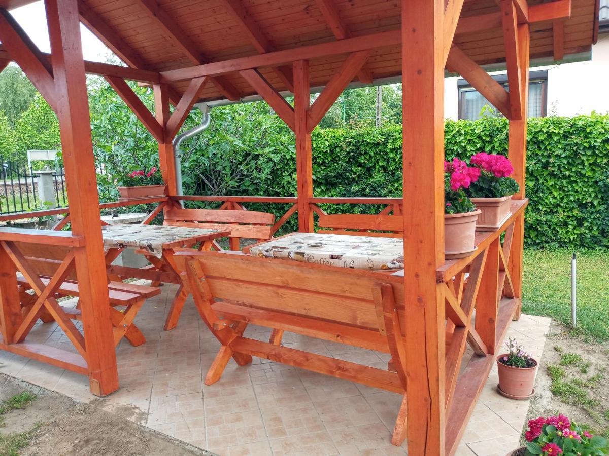 Napsugar Apartmanhaz Balatonlelle Exterior photo