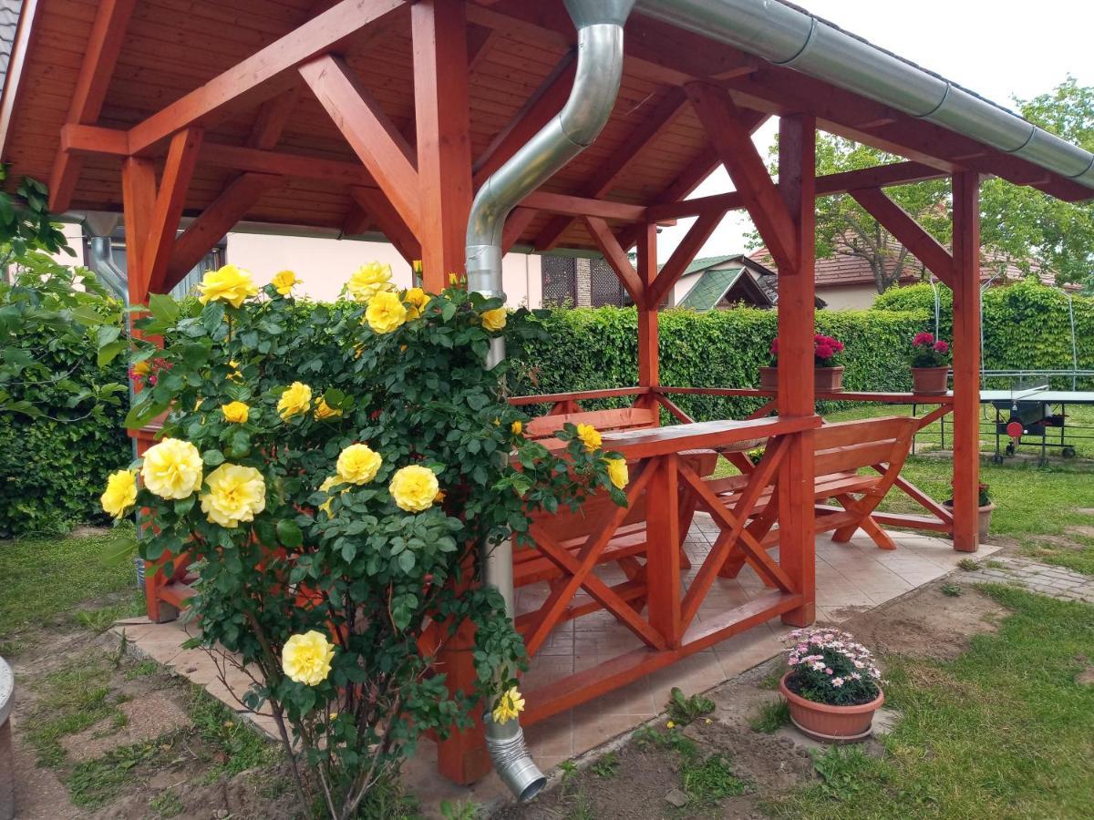 Napsugar Apartmanhaz Balatonlelle Exterior photo