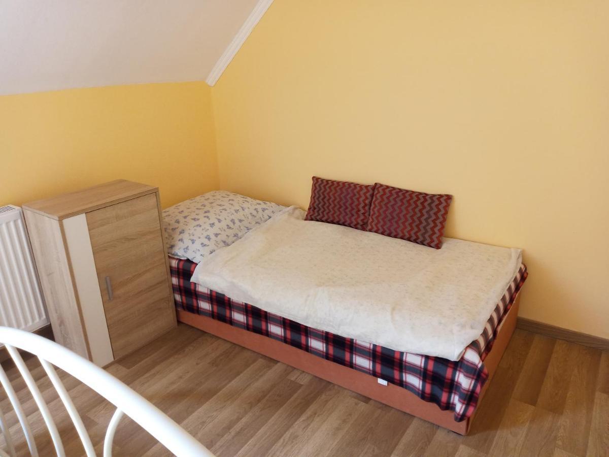 Napsugar Apartmanhaz Balatonlelle Exterior photo