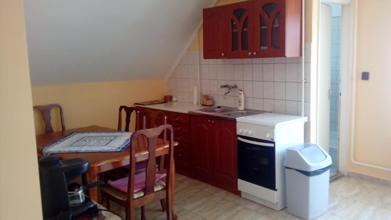 Napsugar Apartmanhaz Balatonlelle Exterior photo