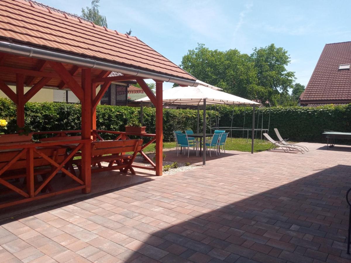 Napsugar Apartmanhaz Balatonlelle Exterior photo